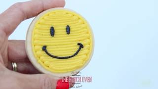 How to frost a smiley face in buttercream frosting [upl. by Trainor987]