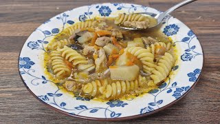 Einfaches Suppenrezept in 30 Minuten Hühnersuppe mit Nudeln [upl. by Ervine61]