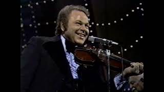 ROY CLARK plays Foggy Mountain Breakdown amp Orange Blossom Special  EVENING AT POPS PBS 1976 [upl. by Spiegel]