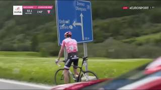 Giro dItalia 2017  Tom Dumoulin Has to Stop for Toilet Break HD [upl. by Paschasia124]