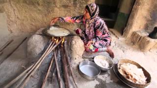 Omani Women Cooking Bait Al Zufair Museum [upl. by Waters]