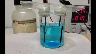 실험영상원본 황산구리CuSO4 수용액 전기분해 Electrolysis of copper sulfate aqueous solution [upl. by Mosera728]