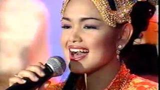 Siti Nurhaliza  Cindai 1998 LIVE [upl. by Alithia820]