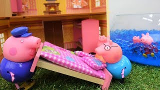 Vidéo de Peppa Pig et sa famille en jouets Déménagement des cochons [upl. by Leonardi]