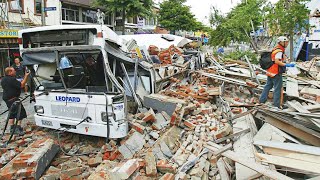 Very strong M72 earthquake hits off the east coast of North Island New Zealand  Kermadec Islands [upl. by Sheehan]