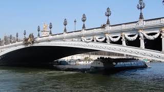 Paris  la Seine et les bateauxmouches [upl. by Htennaj]