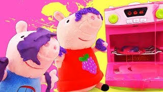 Vidéos pour enfants Famille en peluche Jeux avec Peppa Pig en jouet [upl. by Itteb]