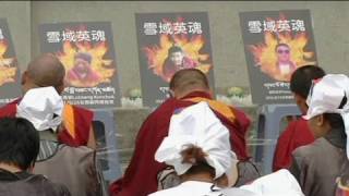 Governo tibetano in esilio promuove una preghiera per i monaci immolati in Cina [upl. by Onra]