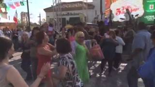 Doña Tere en Los Ángeles bailando en Plaza La Alameda [upl. by Nyltiak]