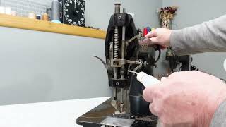 1925 SINGER 3115 SEWING MACHINE OILING PROPER NEEDLE SYSTEM DPx5 amp THREAD [upl. by Nosle857]