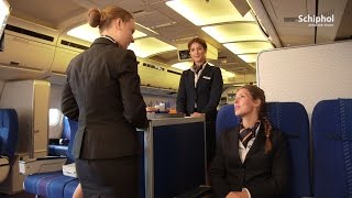 Een ochtend met de stewardessenopleiding [upl. by Nanete]