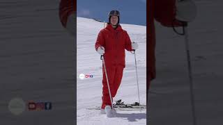 How to put my skis on whilst standing on a steep slope  SkiCoachingOnline  How to ski videos [upl. by Feld]