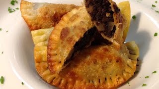 EMPANADILLAS DE MORCILLA CON PERA Y CIRUELA [upl. by Ynottirb624]