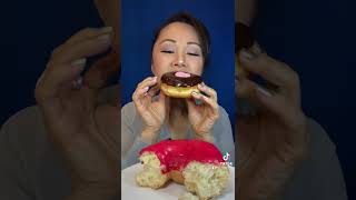 VALENTINES DAY DONUT EATING SHORTS RED GLAZED CHOCOLATE GLAZED SPEED EATING ASMRMUKBANG 도넛 먹방 [upl. by Nalon759]