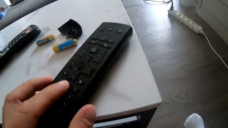 SFR BOX TV Problème de télécommande  remplacement piles [upl. by Fremont]