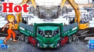 働き過ぎな双子ショベルカー ダンプカー 工事現場｜Twin excavators [upl. by Lenoil194]