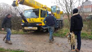 Depannage agricole dune grue mobile embourbée [upl. by Dressel138]