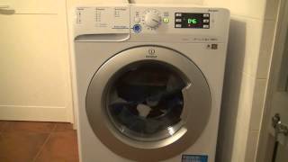 Programa para edredões na Máquina de lavar roupa Indesit INNEX XWE 81283X WSSS [upl. by Aneehsit]