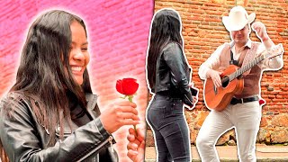 Serenata a desconocidas en Colombia EP 10 [upl. by Fanya]