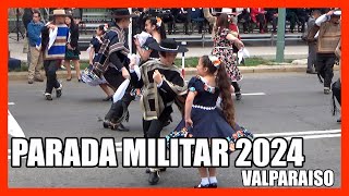 Niños Huasos se lucen bailando CUECA en la PARADA MILITAR 2024 [upl. by Ahsha865]