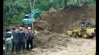 Longsor Sebabkan Jalur Cianjur Menuju Bandung Terputus [upl. by Grondin]