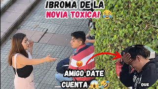 ¡BROMA DE LA NOVIA TÓXICA EN LA CALLE😱 Peleamos frente a desconocidos 😂 si te ríes pierdes [upl. by Homere836]