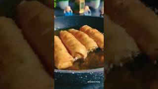 समोसा रोल रेसिपी ।।😋 samosa rool food trending new recipe shortsfeed viralvideo [upl. by Aicillyhp899]