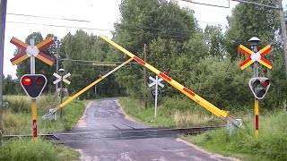 Spoorwegovergang Avesta Krylbo S  Railroad crossing  Järnvägsövergång [upl. by Adyl]