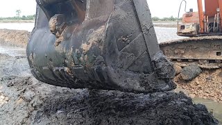 amazing Hitachi excavator dredges digs and makes embankments for shrimp ponds [upl. by Huang]