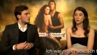 Fluch der KaribikInterview mit Astrid BergèsFrisbey und Sam Claflin [upl. by Inverson]