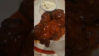 Hot wings lovers hotwings wings hotwingschallenge foodshorts foodlovers [upl. by Azrim249]