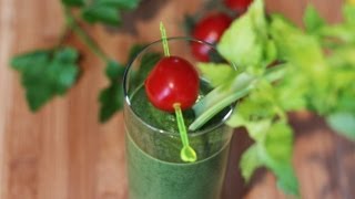 Grüne SMOOTHIES mit Blattspinat und Gurke [upl. by Waddle]