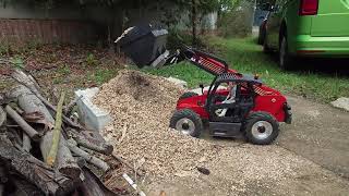 Giant Scale Models Manitou Telehandler loads oldscool Mercedes SK Truck [upl. by Shaper]