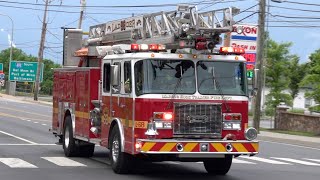 Marcus Hook Trainer Fire Department Ladder 68 Responding [upl. by Nosned]