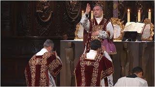 Messe traditionnelle à NotreDame de Paris  vendredi 7 juillet 2017 [upl. by Shiff101]