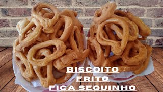 BISCOITO FRITO DE FÉCULA DE MANDIOCA  SEQUINHO E RÁPIDO 😋 [upl. by Anierdna957]