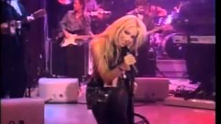 Shakira Whenever Wherever Live Mad Tv [upl. by Koller]