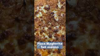 Pizza Magherita fait maison [upl. by Gibbon31]