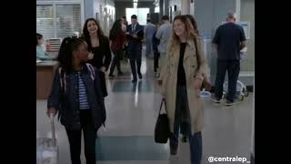 Meredith Grey arriving at the hospital with her children 19x07 [upl. by Lrae80]