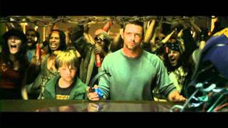 Gigantes de Acero Real Steel 2011  El trailer [upl. by Nylaehs37]