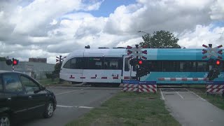 Spoorwegovergang Sappemeer  Dutch railroad crossing [upl. by Boaten]