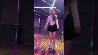 rollerskatinggirlroller skating rinkhappyhowtoplay 0po f [upl. by Ponton]