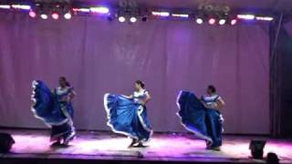 El Salvador Folk Dance  Salvadoran Xuc  South America Latino Festival Federation Square [upl. by Suoivatco756]