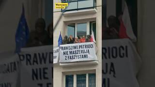 Prowokacja balkonowa mieszkańców Warszawy podczas marszu niepodległości [upl. by Faydra]