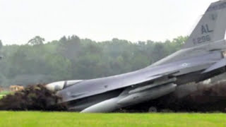 OMG Scared Pilot Crashes F16 at Oshkosh 2011 [upl. by Edras]