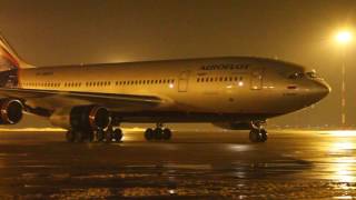 Заруливание Ил96 на стоянку в Шереметьево  Ilyushin Il96 taxiing to the gate [upl. by Eelsel]