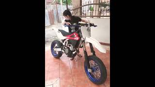 My sister test sound of Husqvarna TE310 stock exhaust without db killer D [upl. by Trilbie]