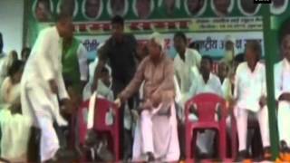 Ceiling fan falls on Lalu during election rally in Motihari [upl. by Anhoj]