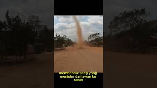 Tornado adalah angin liar [upl. by Kendell347]