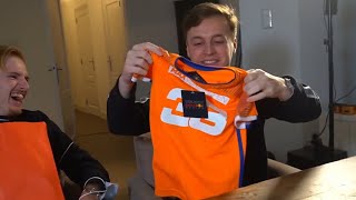 Robbie krijgt alle merch van Max Verstappen [upl. by Malti]